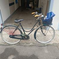 Bicicletta donna Olympia tenuta bene