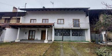 Immobile in asta di 375 m² con 5 locali e box auto