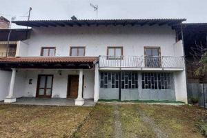 Immobile in asta di 375 m² con 5 locali e box auto