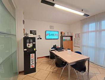 Scrivania in COWORKING, sala corsi e sala riunioni