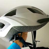 Casco taglia 54-60 cm con luce posteriore