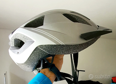 Casco taglia 54-60 cm con luce posteriore