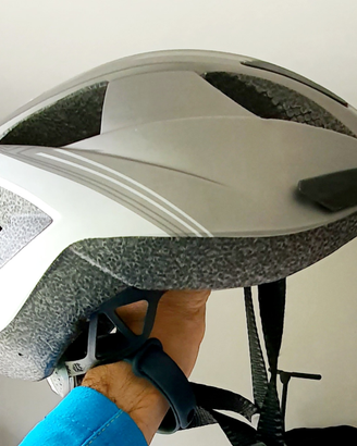 Casco taglia 54-60 cm con luce posteriore