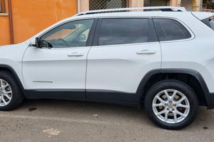 Suv jeep cherokee