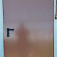 porta in lamiera coibentata.