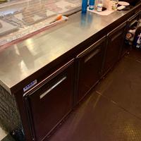 banco e attrezzature bar