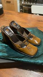 2 paia di scarpe con tacco