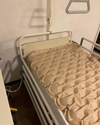 Letto ortopedico con materasso e accessori
