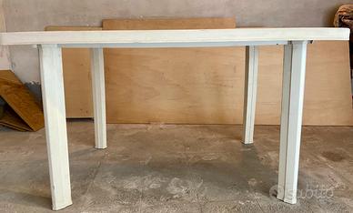 Tavolo in plastica da esterno con foro