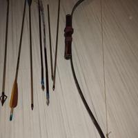 arco in legno con frecce