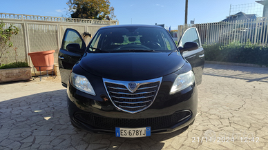 Lancia y full opt.del 2014 Benz/Gas 1200 casa madr