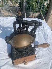 Macinacaffè antico di ghisa Peugeot da collezione
