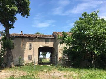 Rustico / Casale di 920 m² con più di 5 locali e b
