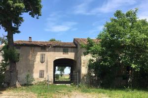 Rustico / Casale di 920 m² con più di 5 locali e b