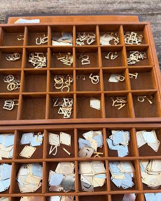 Stock lettere e iniziali metallo vintage anni 90