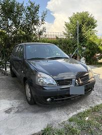 Renault Clio PER RICAMBI