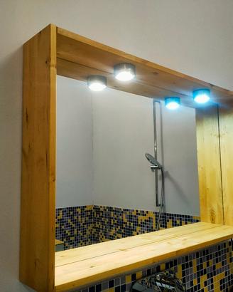 specchiera bagno con luci incorporate e reggiphon