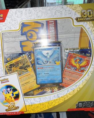 Pokemon 30º Anniversario Collezione con poster