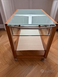 Elegante carrello da arredo in legno e vetro