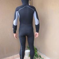 Muta umida integrale con cappuccio Tg.42