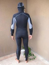 Muta umida integrale con cappuccio Tg.42