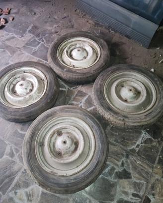 4 cerchi gommati 2 cavalli