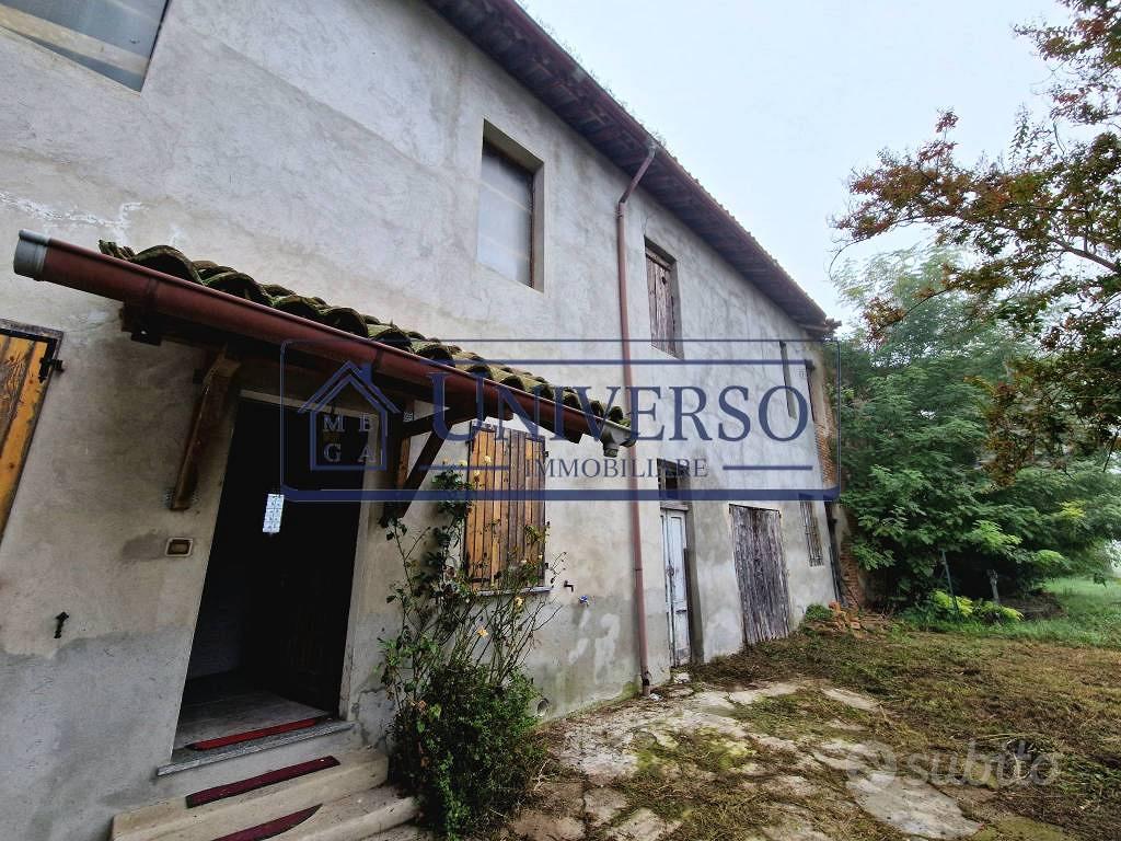 Rustico / Casale di 350 m² con più di 5 locali e b - Vista 2