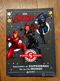 Libro con storie sugli avengers