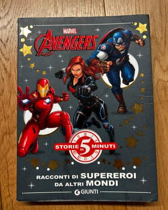 Libro con storie sugli avengers
