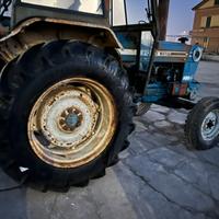 Ford 7600 gomme nuove