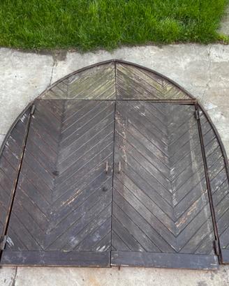 Portone in legno due ante
