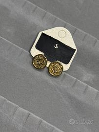 orecchini cc a bottone