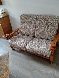 divanetto 2 posti più 2 poltroncine