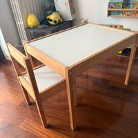 Tavolino bambino con due aediet