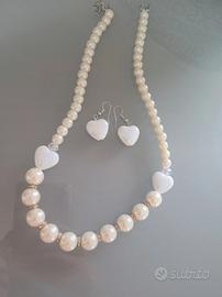 collana  e orecchini di perle bianche