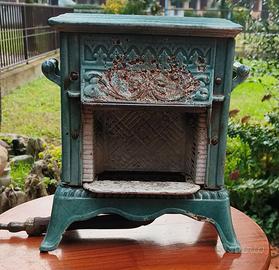 Antica stufa in miniatura