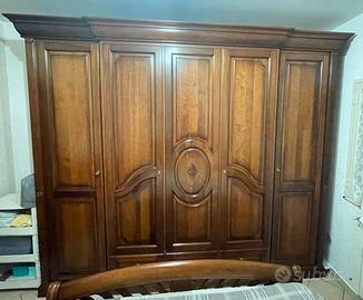 camera da letto classica in legno 