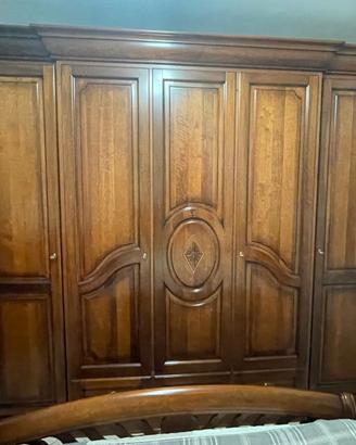 camera da letto classica in legno 