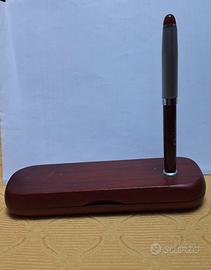 penna e supporto in legno