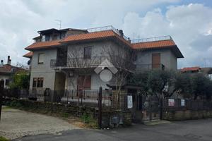 3 LOCALI A NEPI
