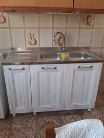 mobile e lavello cucina