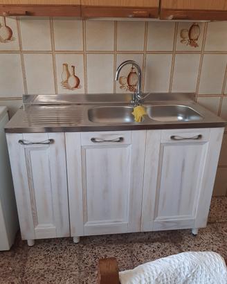 mobile e lavello cucina