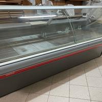 Arredamento negozio scaffali banco frigo scivolo