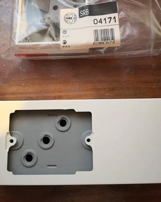 Scatola porta apparecchi canalina Bocchiotti 04171