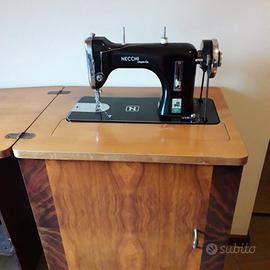 Macchina da cucire Necchi epoca