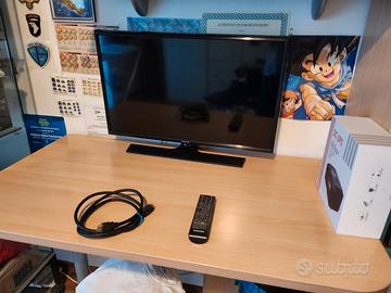 TV/Monitor Samsung 28" con telecomando e cavo HDMI