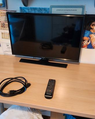 TV/Monitor Samsung 28" con telecomando e cavo HDMI