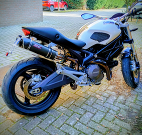 DUCATI MONSTER 696+. del 2009