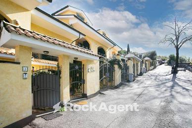 MARCO SIMONE, VILLA A SCHIERA