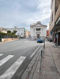 Pozzuoli centro Via Fasano, locale mq 70